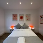 Spacious 3-Bedroom Flat In Prime London Location