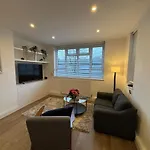 Spacious 3-Bedroom Flat In Prime London Location