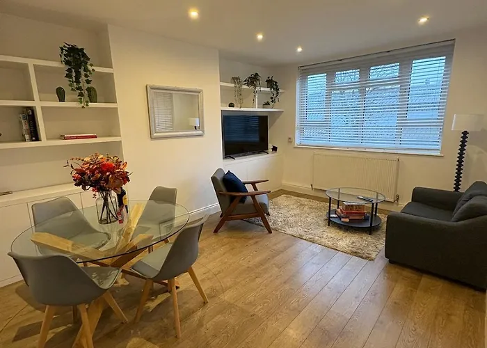 Spacious 3-Bedroom Flat In Prime London Location