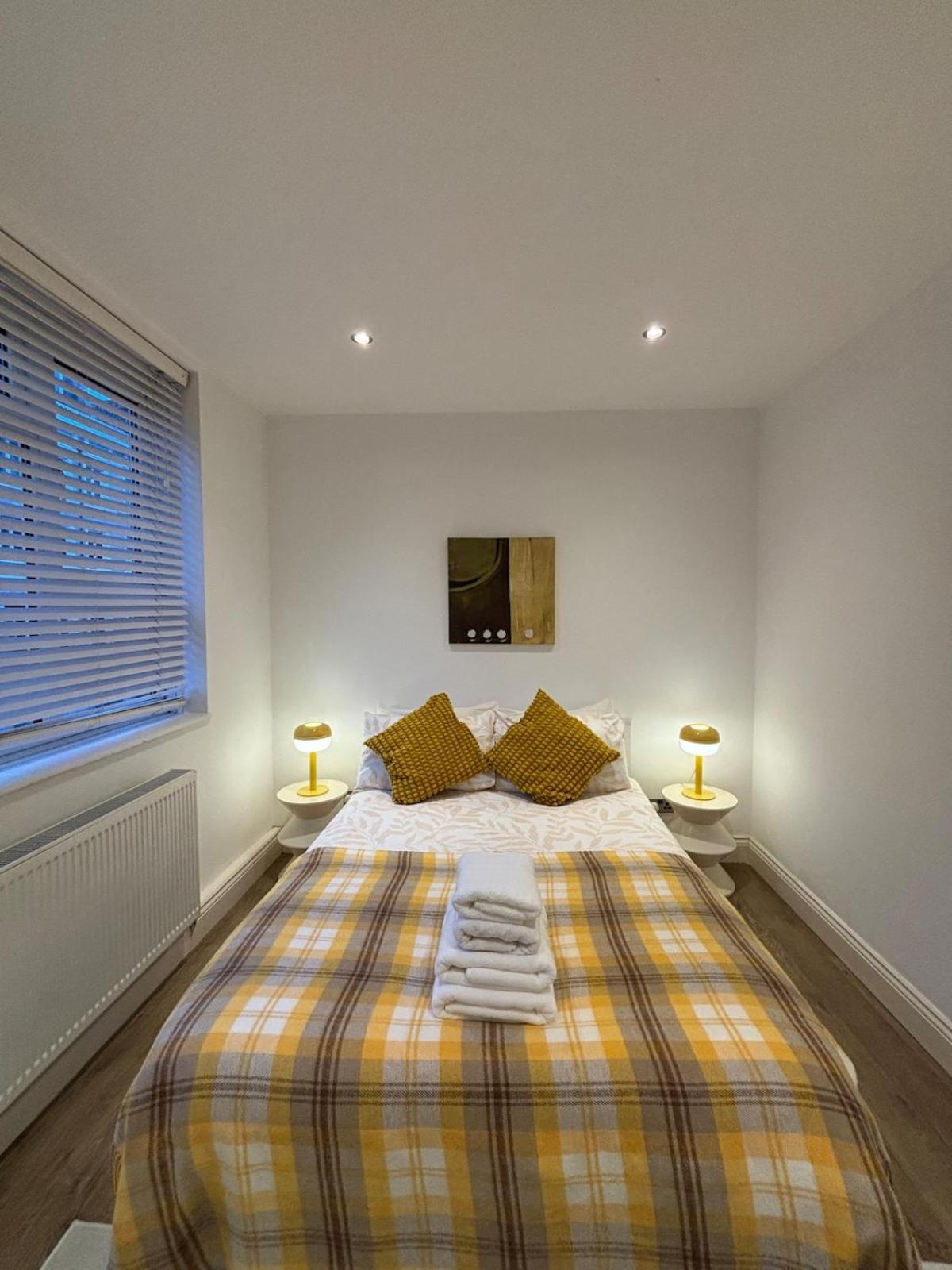 Apartment Spacious 3-bedroom Flat In Prime Location