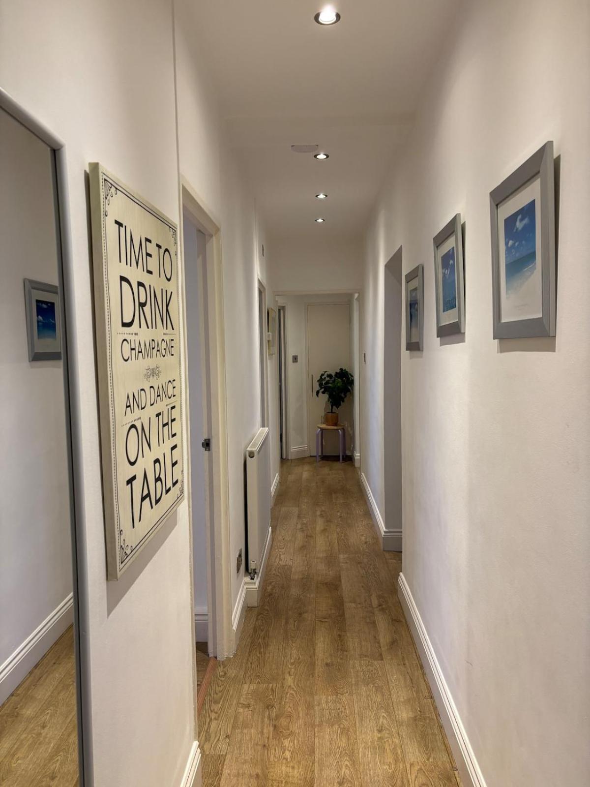 Spacious 3-bedroom Flat In Prime Location Apartment